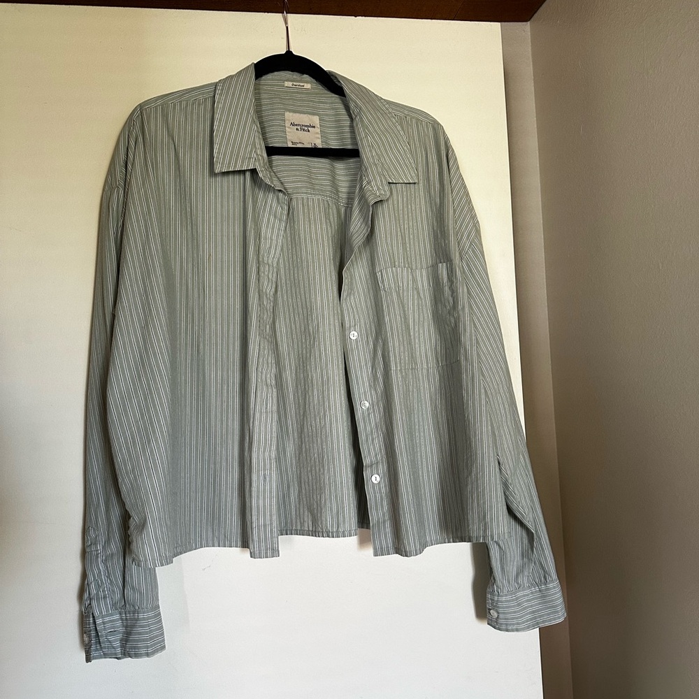 Abercrombie & Fitch Green Striped Button Down Cropped Shirt